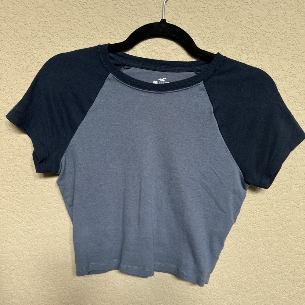Hollister Must-Have Collection Cropped Tee – Size Small - Like New
